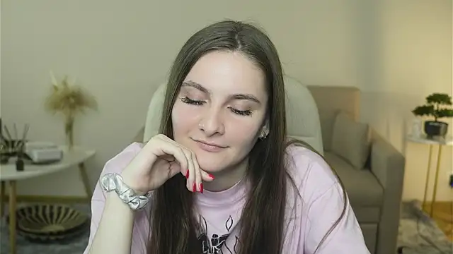 Snapshot of GwennElena chatting on March 2026 07:09:02 AM GwennElena online show from March 2026 07:09:02 AM