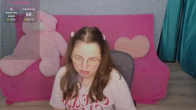 Snapshot of SofiDreamm chatting on May 2026 07:43:02 PM SofiDreamm online show from May 2026 07:43:02 PM