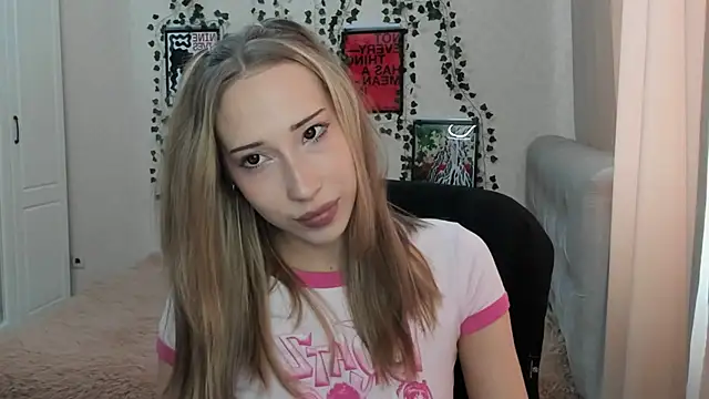 Emmarayder online show from May 2026 11:06:01 AM