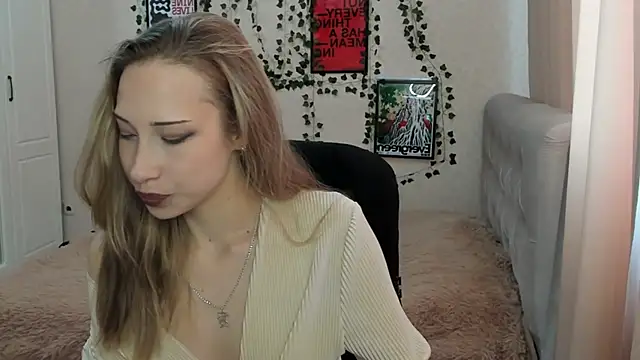 Emmarayder online show from May 2026 11:59:02 AM