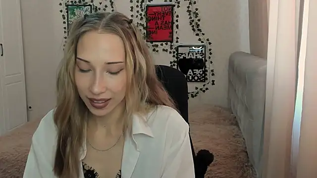 Emmarayder online show from May 2026 11:06:01 AM