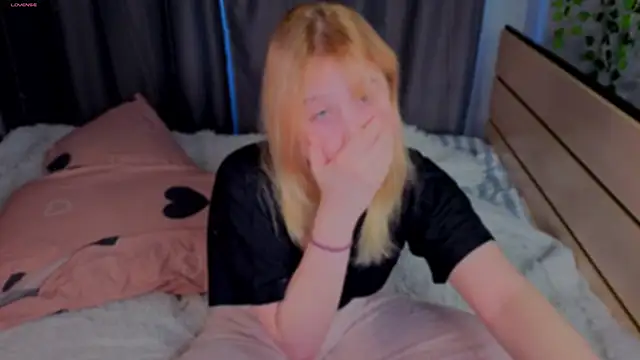 unburnedgirl online show from May 2026 02:22:02 PM