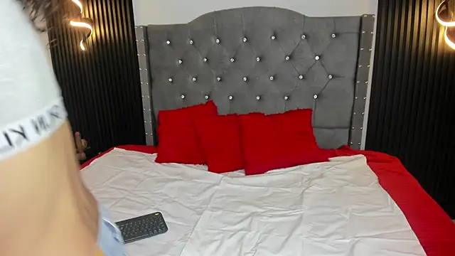 Skylee and Violet online show from May 2026 07:53:02 PM