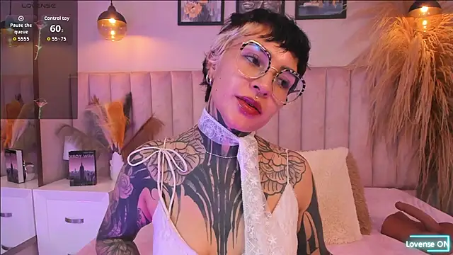Luana fiore online show from April 2026 12:20:01 PM