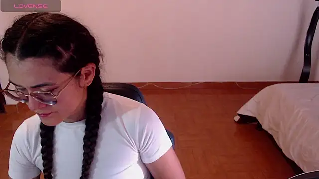 Snapshot of FreyaRouge chatting on April 2026 03:37:02 PM FreyaRouge online show from April 2026 03:37:02 PM
