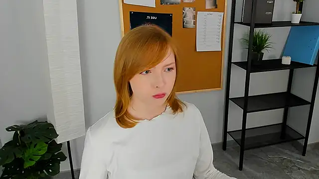 Snapshot of CherryCrushLove chatting on April 2026 06:05:02 AM CherryCrushLove online show from April 2026 06:05:02 AM
