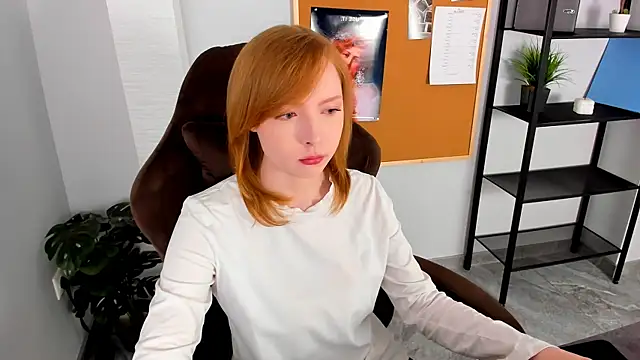 Snapshot of CherryCrushLove chatting on April 2026 05:55:01 AM CherryCrushLove online show from April 2026 05:55:01 AM