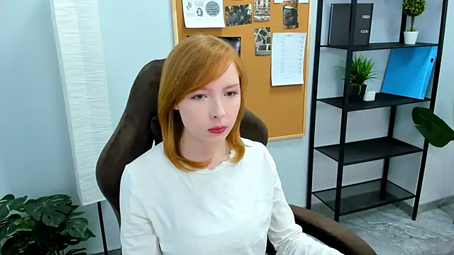 Snapshot of CherryCrushLove chatting on May 2026 06:41:01 AM CherryCrushLove online show from May 2026 06:41:01 AM