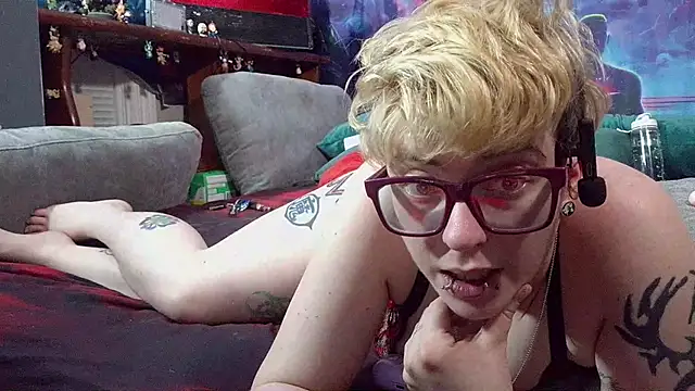 Snapshot of pollypainprincess chatting on April 2026 12:54:02 AM pollypainprincess online show from April 2026 12:54:02 AM