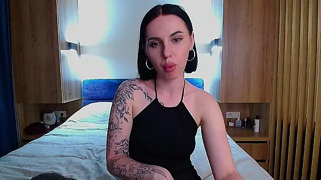 Snapshot of Sour_Berry_ chatting on May 2026 04:25:01 PM Sour Berry online show from May 2026 04:25:01 PM