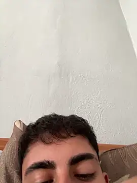 Snapshot of youmeloveyou chatting on April 2026 09:21:02 AM youmeloveyou online show from April 2026 09:21:02 AM