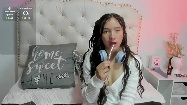 Snapshot of Honney_Bunny18 chatting on May 2026 08:36:01 PM Honney Bunny18 online show from May 2026 08:36:01 PM
