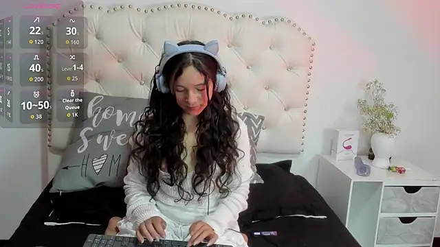 Snapshot of Honney_Bunny18 chatting on May 2026 08:05:02 PM Honney Bunny18 online show from May 2026 08:05:02 PM