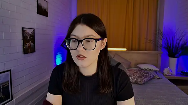Snapshot of JennyGibson chatting on April 2026 05:13:01 AM JennyGibson online show from April 2026 05:13:01 AM