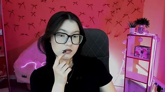 Snapshot of JennyGibson chatting on April 2026 05:05:01 AM JennyGibson online show from April 2026 05:05:01 AM