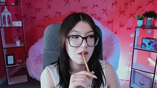 Snapshot of JennyGibson chatting on May 2026 05:13:01 AM JennyGibson online show from May 2026 05:13:01 AM