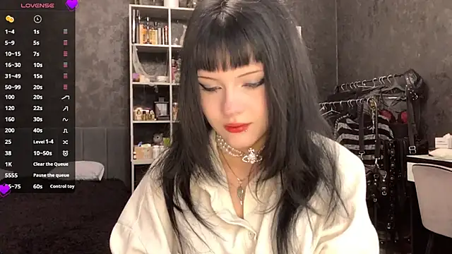 EmilyEmbears online show from June 2026 06:37:02 AM