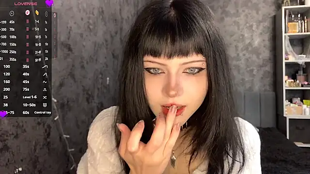 EmilyEmbears online show from June 2026 04:46:01 AM