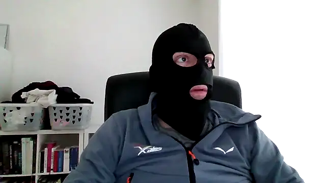 Snapshot of Im_yours_boy chatting on April 2026 12:06:02 PM Im yours boy online show from April 2026 12:06:02 PM