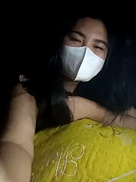 Snapshot of Alicee_001 chatting on April 2026 04:18:01 PM Alicee 001 online show from April 2026 04:18:01 PM