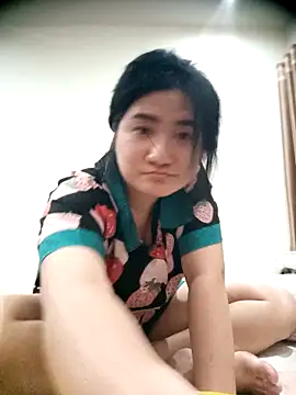 Snapshot of Alicee_001 chatting on April 2026 04:23:01 PM Alicee 001 online show from April 2026 04:23:01 PM