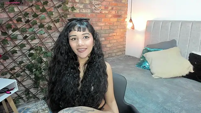 Snapshot of Hanna_Clark__ chatting on April 2026 12:36:01 PM Hanna Clark online show from April 2026 12:36:01 PM