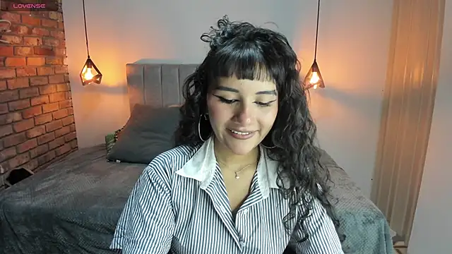 Snapshot of Hanna_Clark__ chatting on May 2026 12:00:02 PM Hanna Clark online show from May 2026 12:00:02 PM