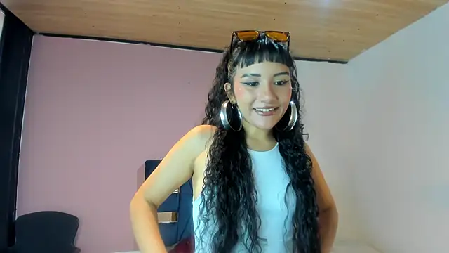 Hanna Clark   online show from July 2026 04:44:01 PM