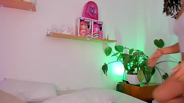 RoxanneMorguet  online show from April 2026 11:58:01 AM