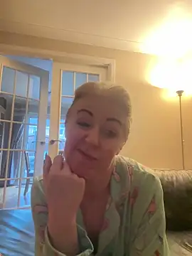 Snapshot of Laylaskyexx chatting on April 2026 06:19:01 AM Laylaskyexx online show from April 2026 06:19:01 AM