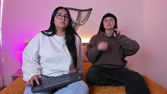 Elisa n Emma online show from April 2026 08:06:02 PM