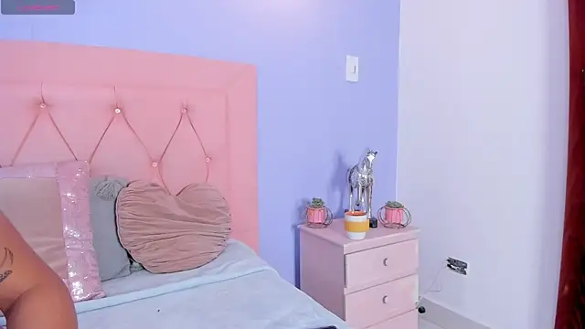 Kendall Rous  online show from April 2026 01:22:02 PM