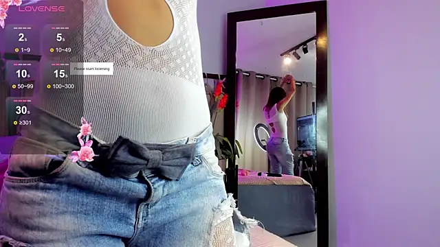 Snapshot of alma_rose_ chatting on May 2026 04:48:01 PM alma rose online show from May 2026 04:48:01 PM