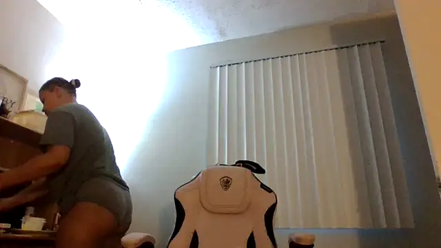 madzbailey online show from May 2026 11:58:01 PM