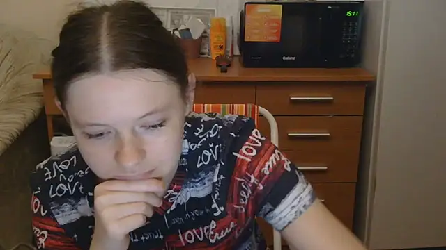 JessicaHolland1 online show from July 2026 06:37:01 PM