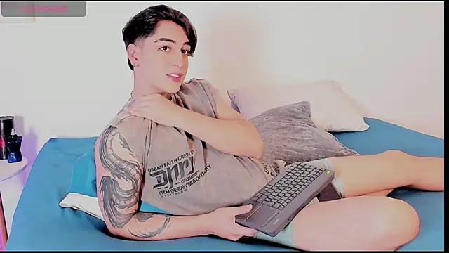 Thiago angel online show from May 2026 02:30:01 AM