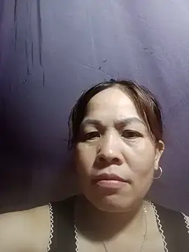 Snapshot of -Luni- chatting on May 2026 10:43:02 AM -Luni- online show from May 2026 10:43:02 AM