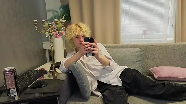 JameMilann online show from April 2026 06:27:01 AM