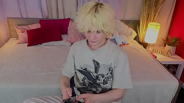 JameMilann online show from April 2026 08:25:02 PM