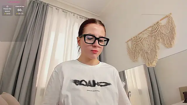 Sonya Miler online show from May 2026 05:37:01 AM