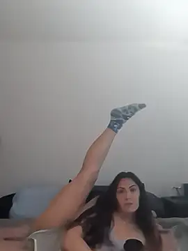 Snapshot of alwayswettt chatting on April 2026 01:38:01 PM alwayswettt online show from April 2026 01:38:01 PM