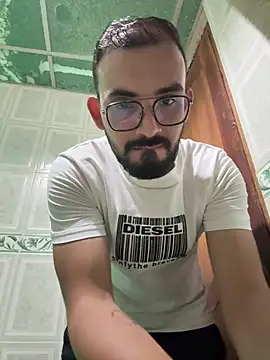 Snapshot of big_bearman chatting on May 2026 02:33:02 PM big bearman online show from May 2026 02:33:02 PM