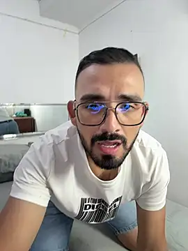 Snapshot of big_bearman chatting on May 2026 01:23:02 AM big bearman online show from May 2026 01:23:02 AM
