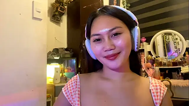 Snapshot of GlindaDejardin chatting on April 2026 05:37:01 PM GlindaDejardin online show from April 2026 05:37:01 PM