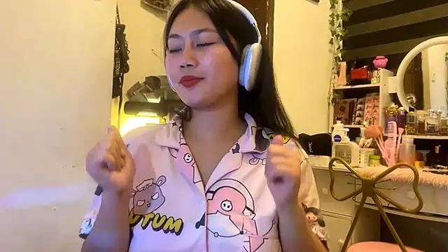 Snapshot of GlindaDejardin chatting on April 2026 05:48:01 PM GlindaDejardin online show from April 2026 05:48:01 PM