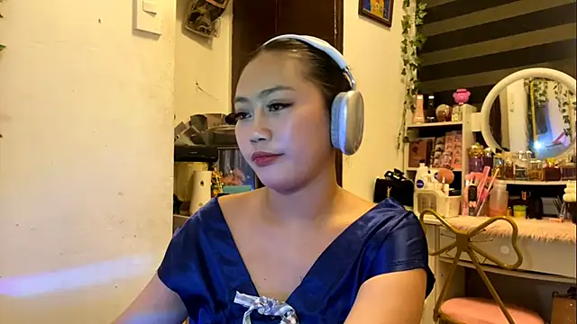 Snapshot of GlindaDejardin chatting on April 2026 05:10:02 PM GlindaDejardin online show from April 2026 05:10:02 PM