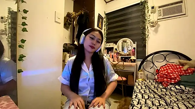 Snapshot of GlindaDejardin chatting on May 2026 05:19:01 PM GlindaDejardin online show from May 2026 05:19:01 PM
