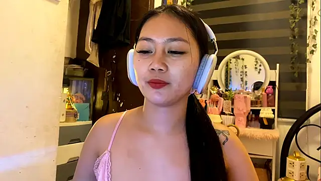 Snapshot of GlindaDejardin chatting on May 2026 05:18:01 PM GlindaDejardin online show from May 2026 05:18:01 PM
