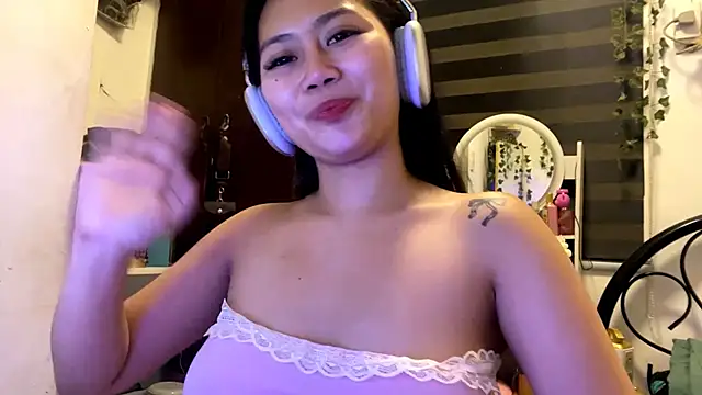Snapshot of GlindaDejardin chatting on May 2026 05:21:02 PM GlindaDejardin online show from May 2026 05:21:02 PM