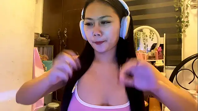Snapshot of GlindaDejardin chatting on May 2026 05:21:02 PM GlindaDejardin online show from May 2026 05:21:02 PM